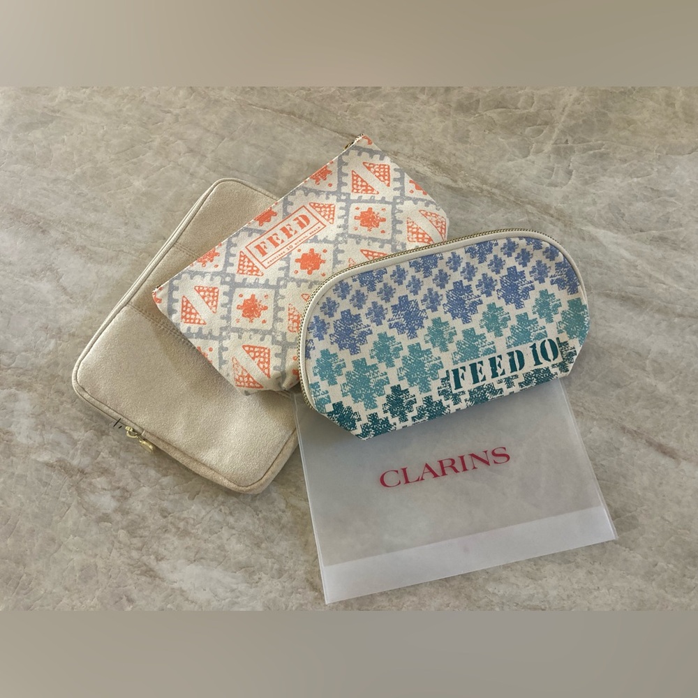 3/Clarins Patterned & 1/Bvlgari Cosmetic Pouch Set